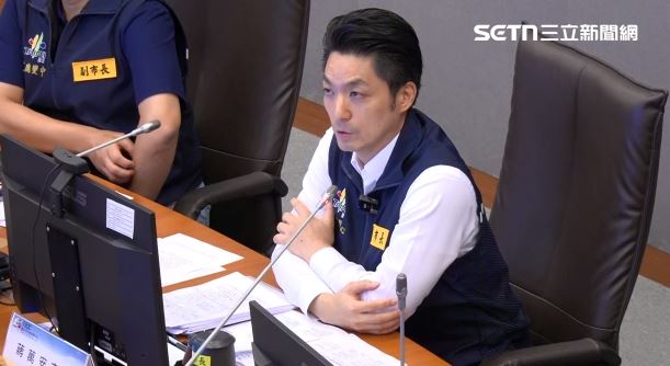 蔣萬安撂重話嗆基層　她酸：西裝不沾泥巴