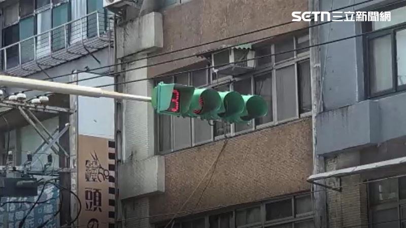公車連闖紅燈　司機滴水未進橫紋肌溶解