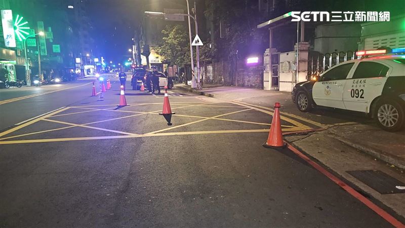 過彎失控撞國小圍牆　男大生尚未脫離險境