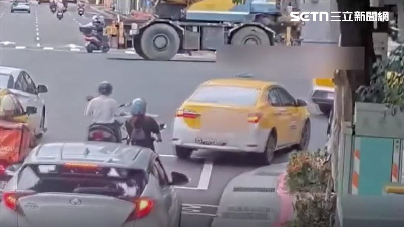 18歲女護校生遭輾斃,肇事司機於案發不久後因病過世,家屬轉向拖吊車公司求償,一審判免賠。(圖/資料照)