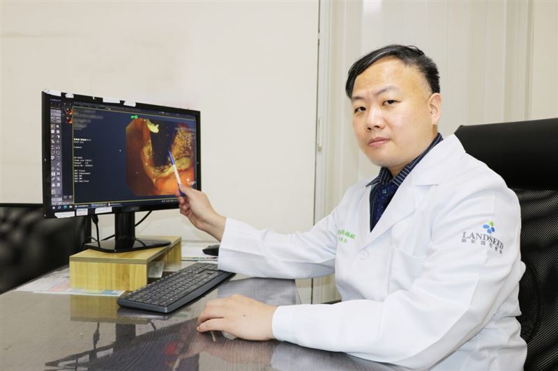 臨床上,更多患者是因胸悶、喉嚨異物感、慢性咳嗽等「非典型症狀」反覆就醫。圖:聯新國際醫院提供。(圖/桃園電子報提供)