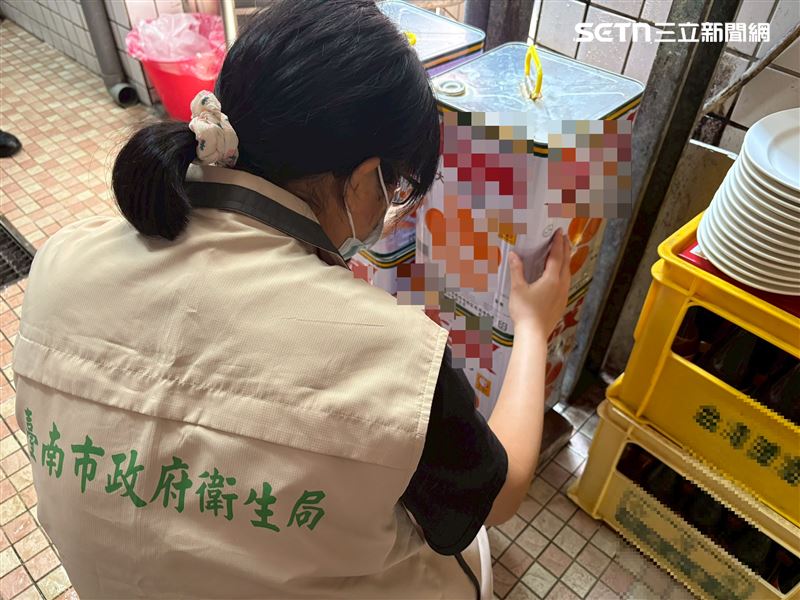 台南市衛生局公布「問題油」流向,驚見12家爭鮮門市、成大長照餐。(圖/台南市政府提供)