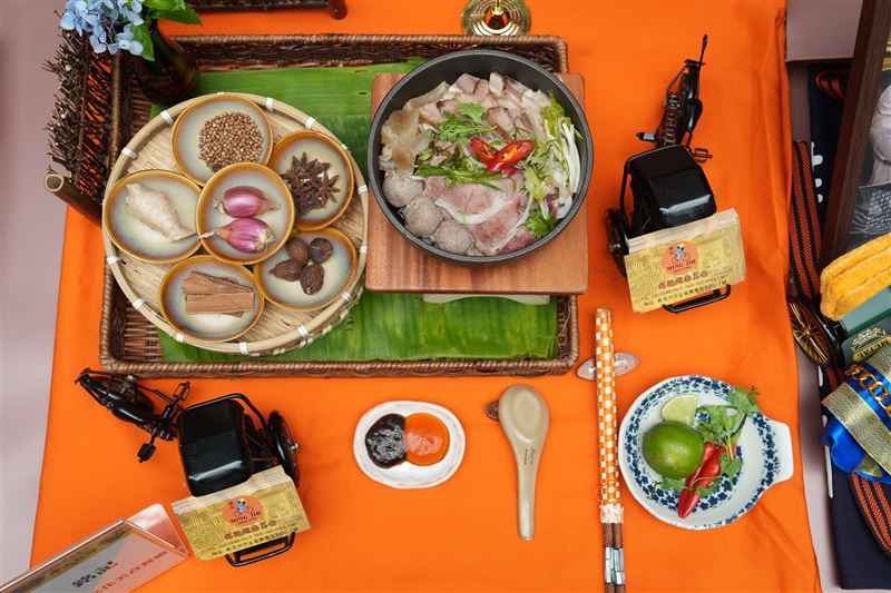 店家各自展示自家最夯的牛肉麵料理。(圖/台北市牛肉麵交流發展協會提供)