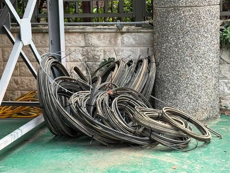 民眾黨台北市議員陳宥丞表示,接到民眾陳情,內湖區陽光港及港墘站抽水機,竟傳出零星故障,且原因可能是大量廢棄電纜卡在抽水站(圖/陳宥丞辦公室提供)