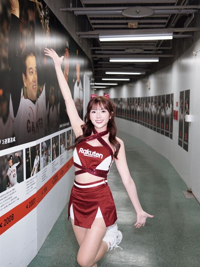 樂天啦啦隊女孩笑笑解鎖東京巨蛋(圖/樂天桃猿提供)