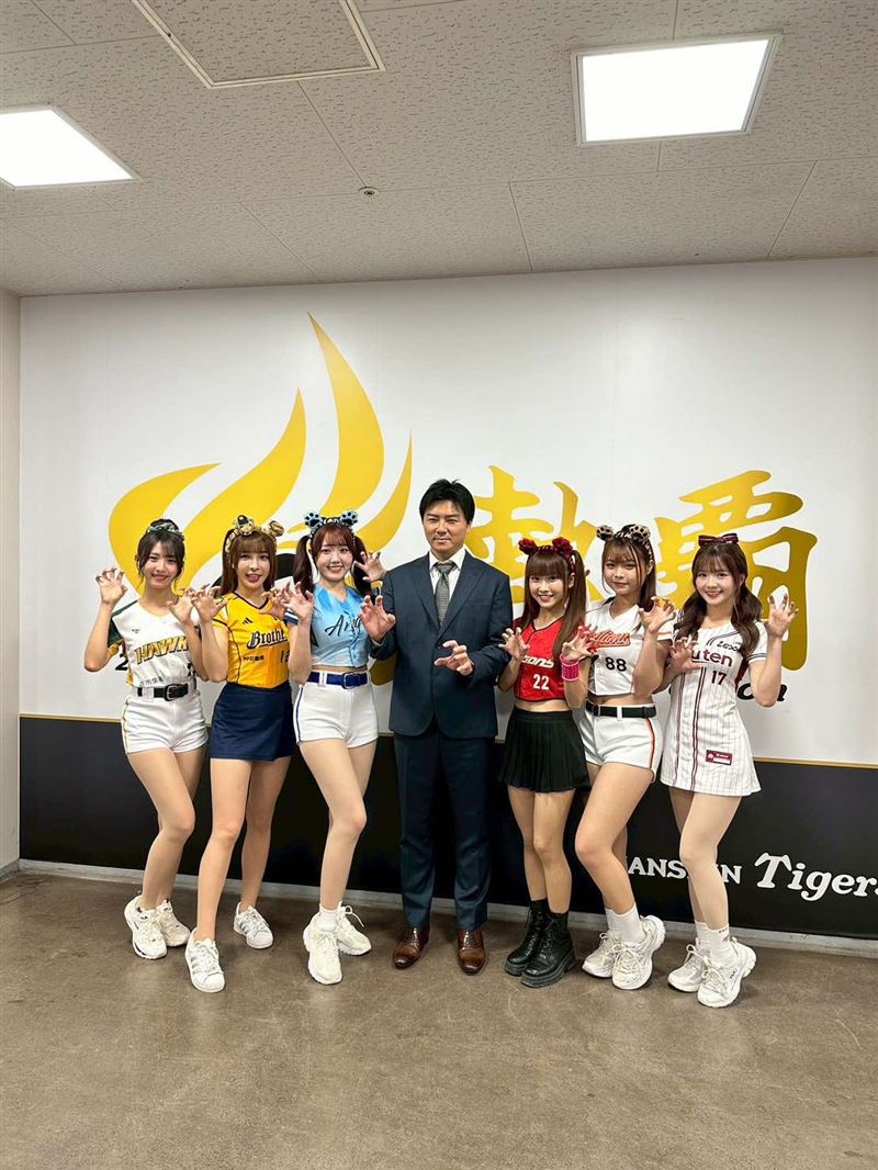 樂天啦啦隊女孩笑笑解鎖阪神甲子園球場(圖/樂天桃猿提供)