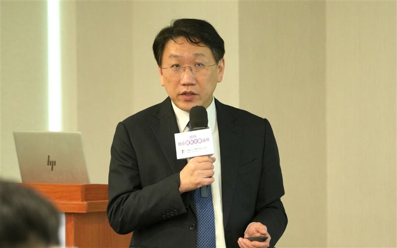 楊慕華部主任指出，鼻咽癌與食道癌好發於華人，但因歐美病例少，新藥引進相對受限，呼籲台灣加速導入具臨床實證基礎的免疫治療選項。（圖／年輕病友協會提供）