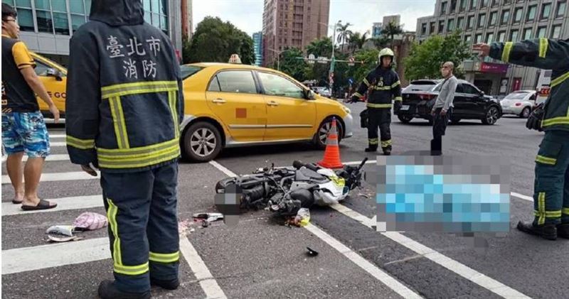 2025年6月21日,台北市大安區忠孝東路和新生南路口發生一起1死2傷車禍。(圖/翻攝畫面)