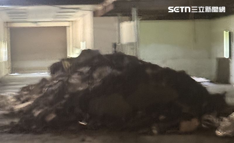 台中市神岡區一處工廠被不法集團租用作為濫倒營建廢棄物的據點。（圖／被害者提供）