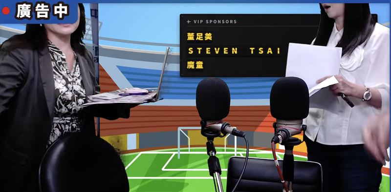 在節目剛開始時,萬美玲對主持人王淺秋說「退選不要問喔,好不好?」王淺秋則提醒「現在進現場囉」(圖/翻攝自千秋萬事YT)