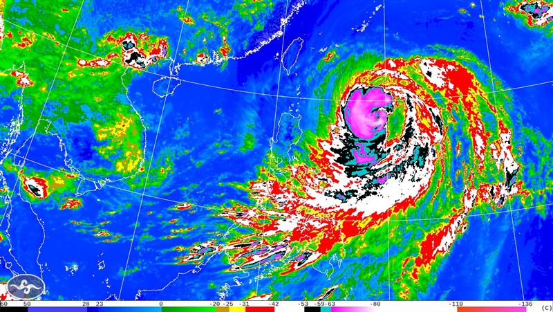核心輾過北部上空！巴威全台風雨時程來了