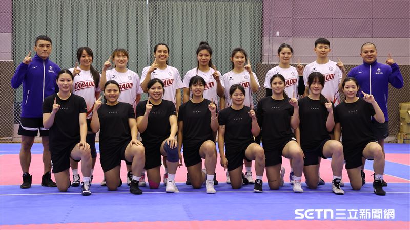 名古屋亞運媒體日,女子卡巴迪代表隊合影。(圖/記者劉彥池攝影)