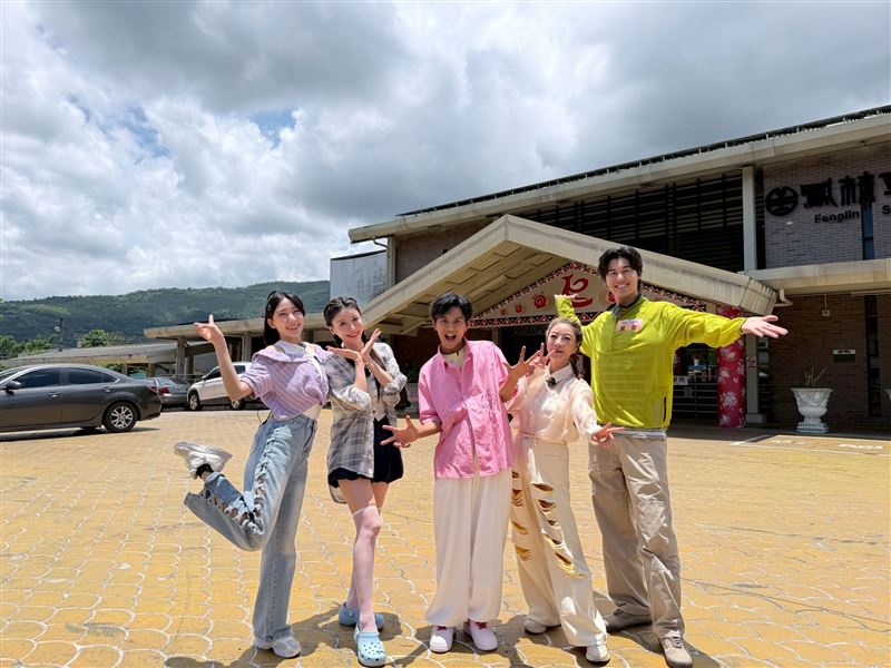 檸檬（左起）、李雅英加入阿翔、楊繡惠節目主持，來賓風田。（圖／民視提供）