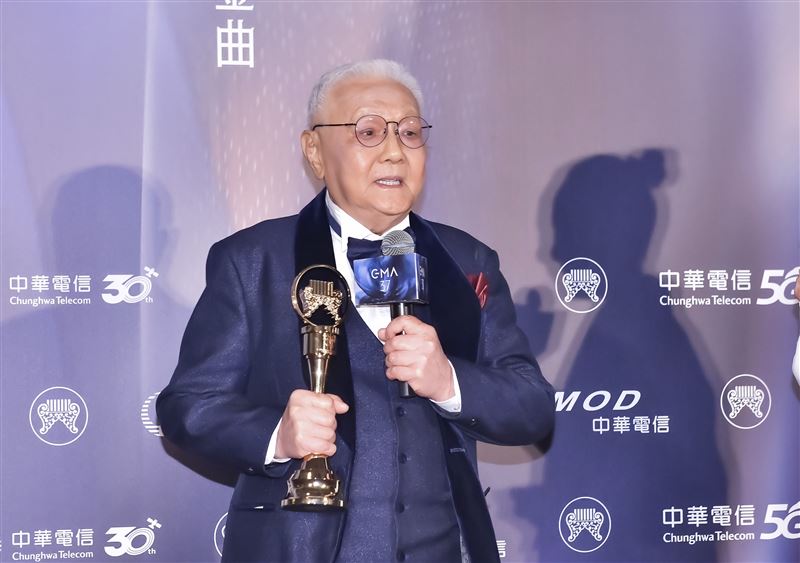 林煌坤一生創作了超過一千首歌詞,合作對象囊括鄧麗君、鳳飛飛、尤雅、甄妮、劉文正等巨星,幾乎包辦華語黃金年代的聲音。(圖/台北演藝經紀文化交流協會、串音有限公司)