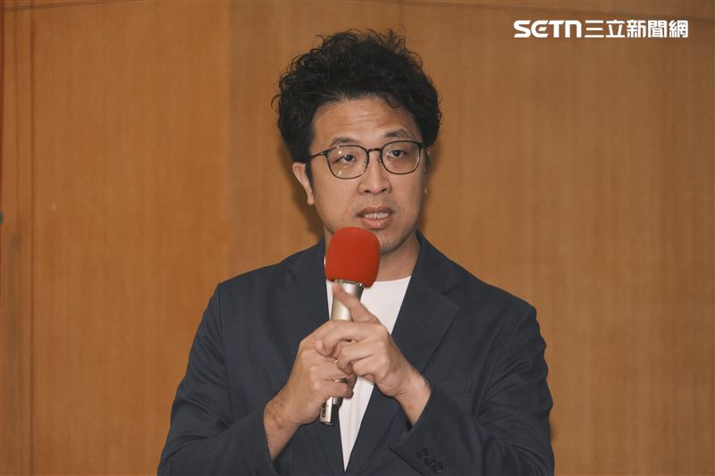 聲援矢板明夫的沈伯洋表示,雖然現在撼動不了立法院,但作為立院成員之一,一定要站在這發聲,這才是立法院和國家應有的態度。(圖/記者楊士誼攝影)