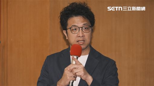 聲援矢板明夫的沈伯洋表示，雖然現在撼動不了立法院，但作為立院成員之一，一定要站在這發聲，這才是立法院和國家應有的態度。（圖／記者楊士誼攝影）