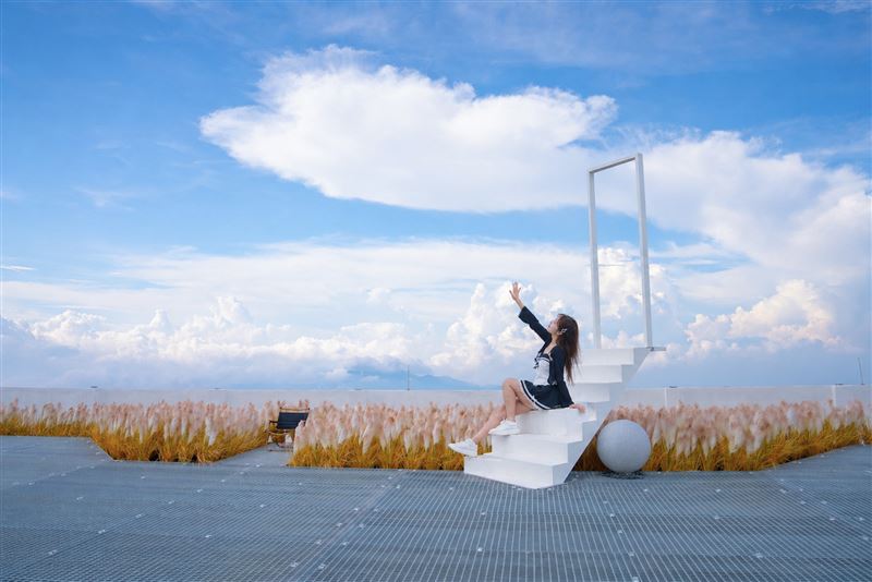 高空觀景台「Hoverland」適合打卡美拍。翻攝Wyndham Ion Majestic Hotel官網