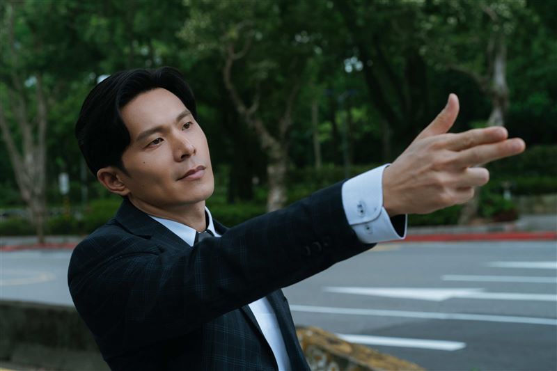 姚淳耀一路逆襲上位,晉升頂端型男企業家。(圖/瀚草影視提供)