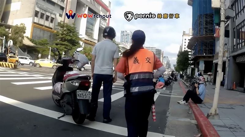 北市2機車車禍!好心伯幫扶車下秒神展開