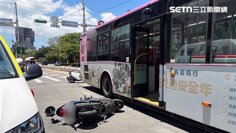 北市楊姓外送員騎車逆向行經羅斯福路四段時遭公車撞飛倒地。(圖/翻攝畫面)