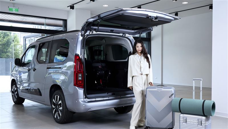 26年全新OPEL COMBO 限量「流光銀」到港