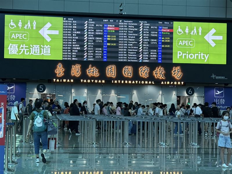 巴威颱風打亂民眾暑假旅遊行程,航班停飛、交通異動也掀起退訂潮。(圖/記者李育道攝影)
