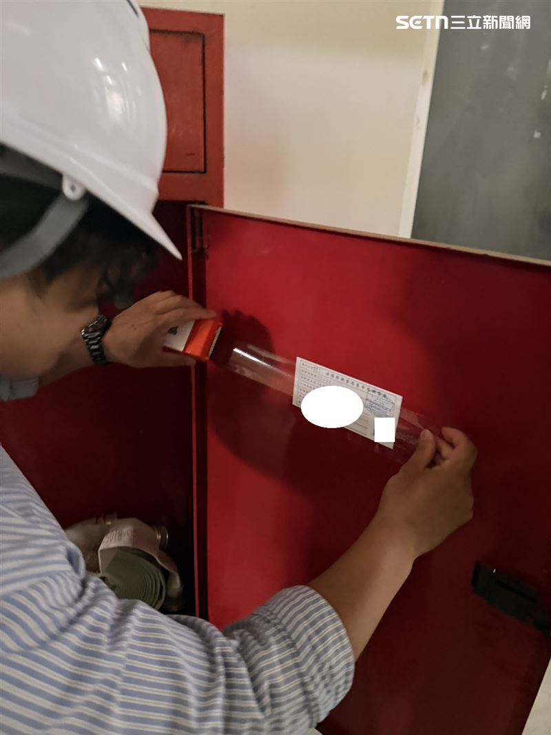 台中地檢署率隊前往執行搜索並查扣中聯油脂之設備機具。 (圖/翻攝畫面)