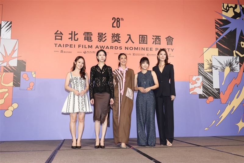 北影入圍酒會/5大影后強碰!因應颱風安潔兒備妥雨衣 余香凝帶5包泡麵