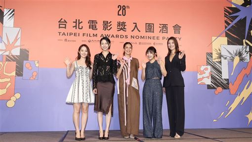 5大影后強碰！因應颱風余香凝自帶5包泡麵
