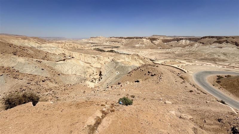 以色列內蓋夫沙漠,以色列在當地建立農業中心,也透過水資源、建築與能源技術,向惡劣氣候爭取更多生存空間。(圖/記者彭光偉攝影)