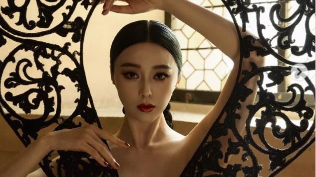 完美駕馭浮誇黑禮服　范冰冰腋下贅肉被挖