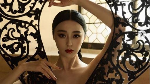 完美駕馭浮誇黑禮服　范冰冰腋下贅肉被挖