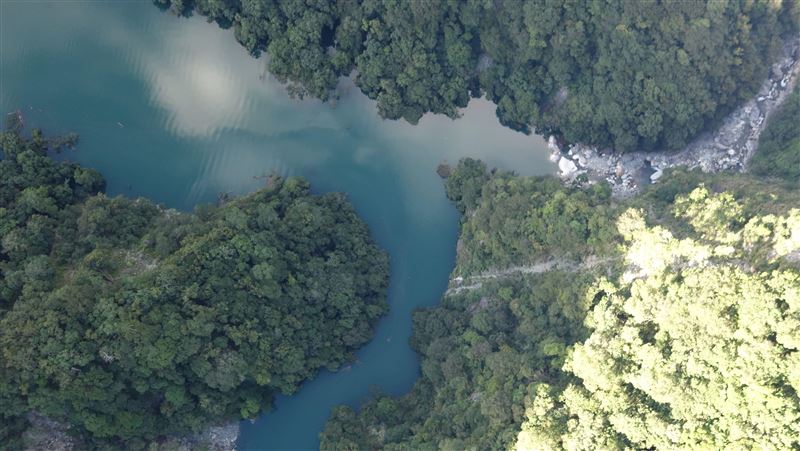 萬里溪堰塞湖發「紅色警戒」 空拍照曝光