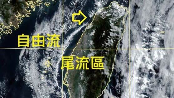 台灣西側出現「一條雲線」 1現象發生中