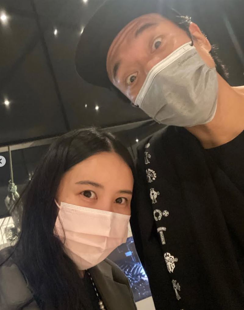 權達美是GD唯一的親姊姊,身分為時尚設計師,2019年與演員金敏俊結婚,2022年生下兒子Eden。(圖/翻攝自Dami Kwon IG)
