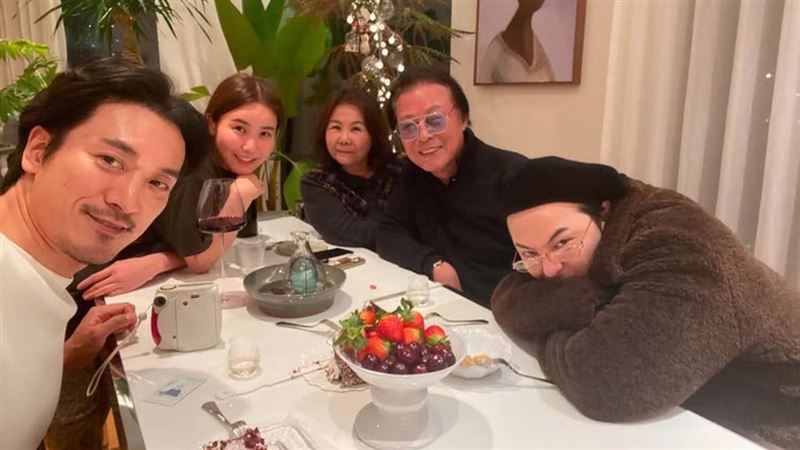 GD家族再添喜訊!43歲親姊姊權達美驚喜宣布懷上第2胎,且即將迎來女兒,讓原本已是「外甥傻瓜」的GD再升級成寵妹舅舅。(圖/翻攝自Dami Kwon IG)
