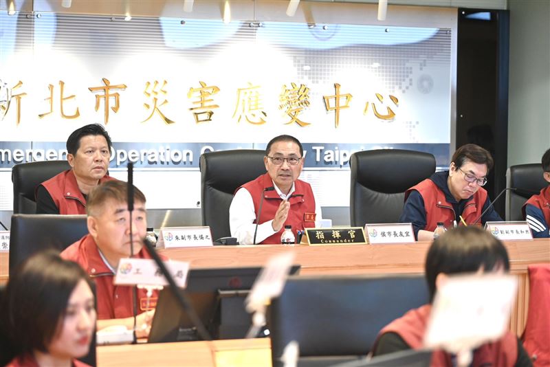 侯友宜一早主持巴威颱風新北市災害應變中心工作會報（圖／新北市府提供）