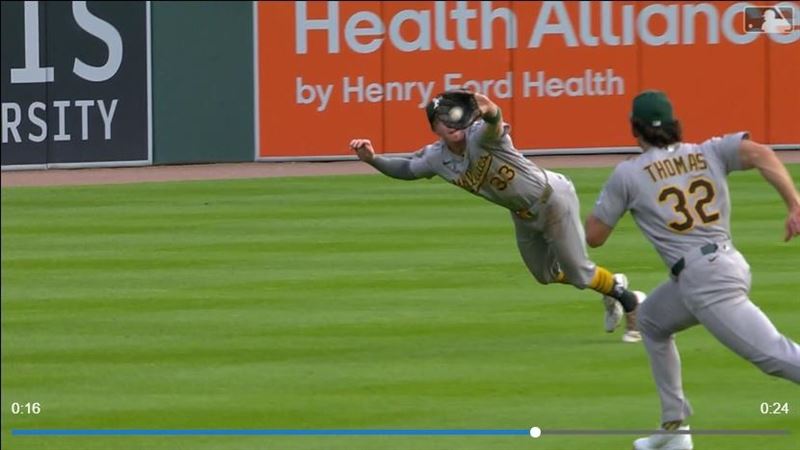李灝宇安打被對手飛撲美技沒收。(圖/翻攝自MLB官網)