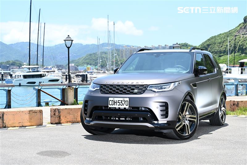 Land Rover Discovery Tempest Edition把一輛豪華七人座該有的舒適、空間、越野能力與駕馭質感一次做到位。(圖/記者鍾釗榛攝影)