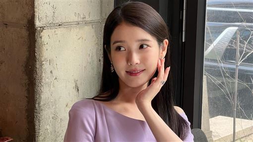 IU、李鍾碩被爆4年情斷！《D社》震撼證實