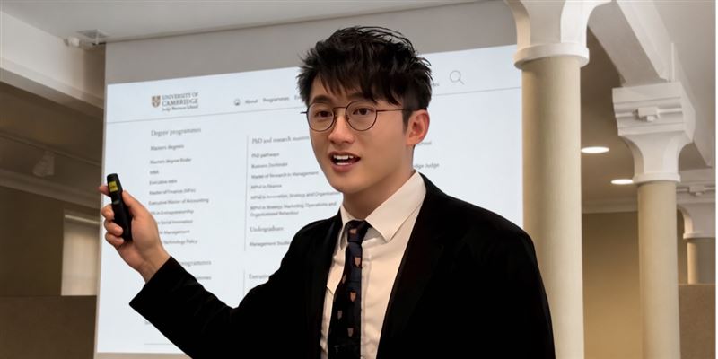 The Icons 執行長許復受邀於劍橋大學「AI 時代社會創新領袖影響力」研討會擔任主講人,講述 AI 時代的個人品牌與領導人聲譽管理。(圖/The Icons提供)