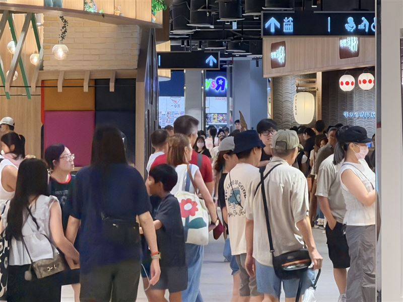 不少家長帶著孩子一同前來用餐。（圖／記者蒲世芸攝影）