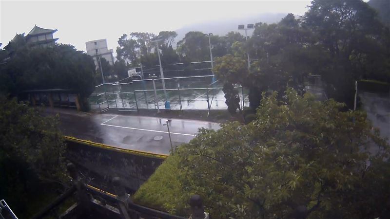 巴威雨彈開炸!才嫌無風無雨 他慘被打臉