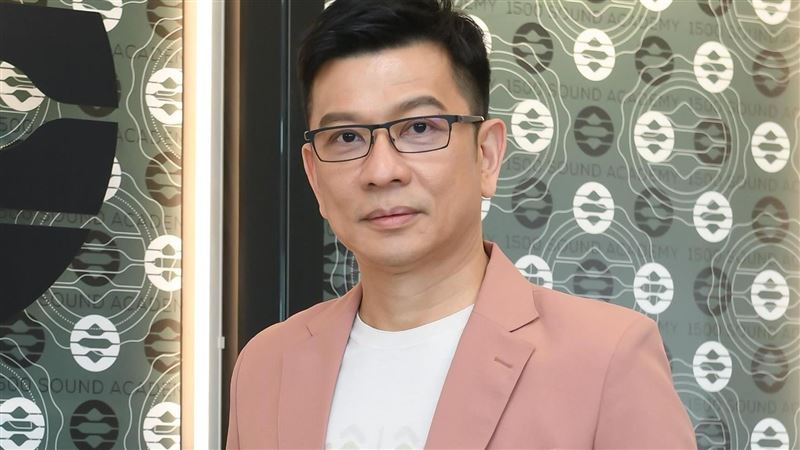 陳子鴻宣布卸下經紀人一職,回歸純粹音樂人身份。(圖/大大小小工作室提供)