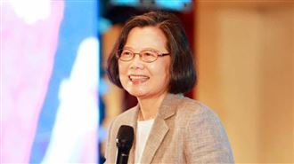 網友不間斷私訊蔡英文　本尊現身讚了不起