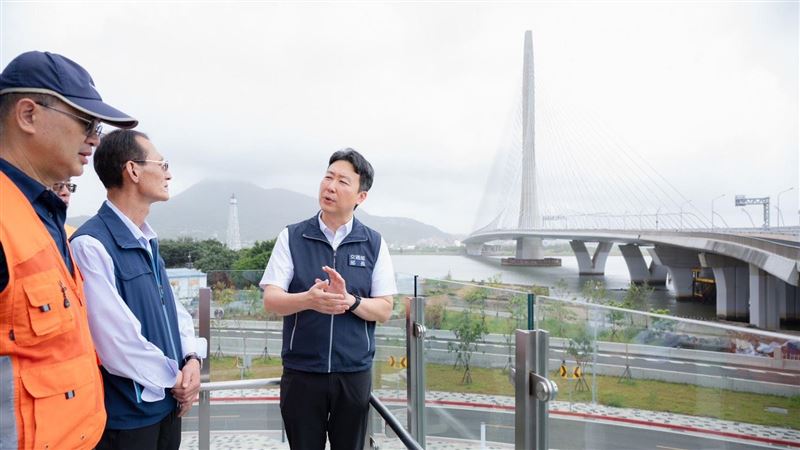 淡江大橋迎通車「最大考驗」陳世凱視察