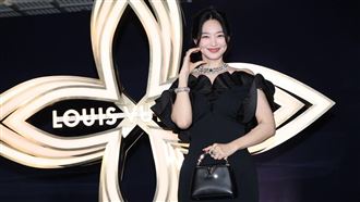 申敏兒婚後首訪台　9千萬祖母綠珠寶加身