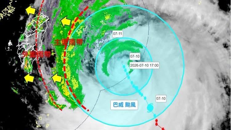 吳聖宇強調,氣象署的雨量預報非常大,尤其是台中以北山區有超大豪雨的預測,務必要特別注意。(圖/翻攝天氣職人-吳聖宇臉書)