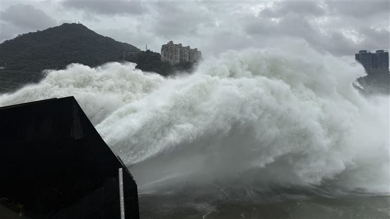 颱風巴威逼近　石門水庫調節性放水