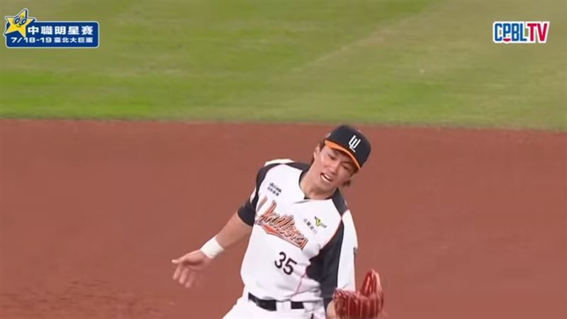 三壘手潘傑楷1局出現2守備瑕疵。(圖/翻攝CPBL TV)